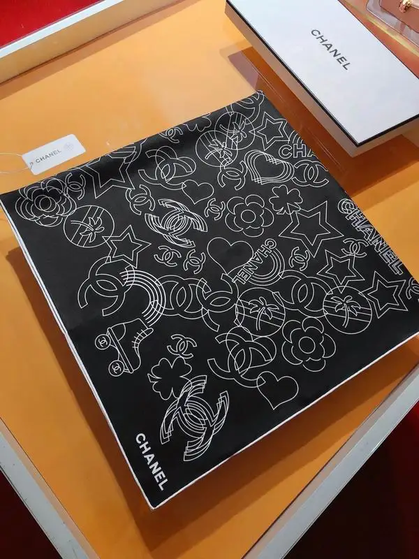 Chanel silk scarf 90X90cm E22 (4)